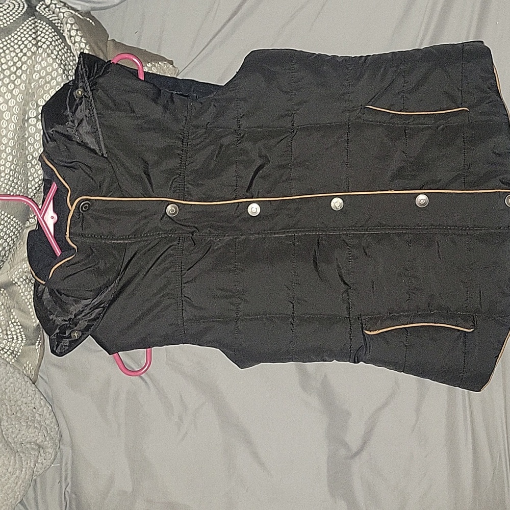 Black puffer vest